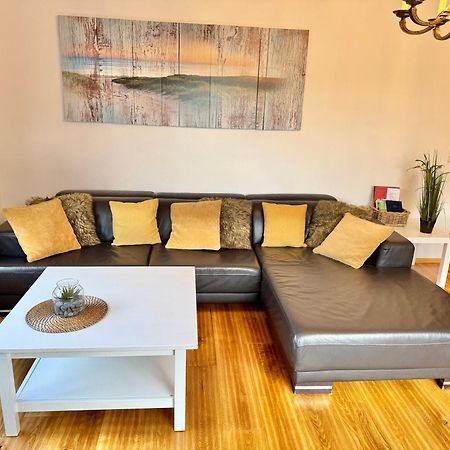Ferienwohnung Im Erdgeschoss Mit Eingezaeunten Garten Und Terrasse Aurich Exterior photo