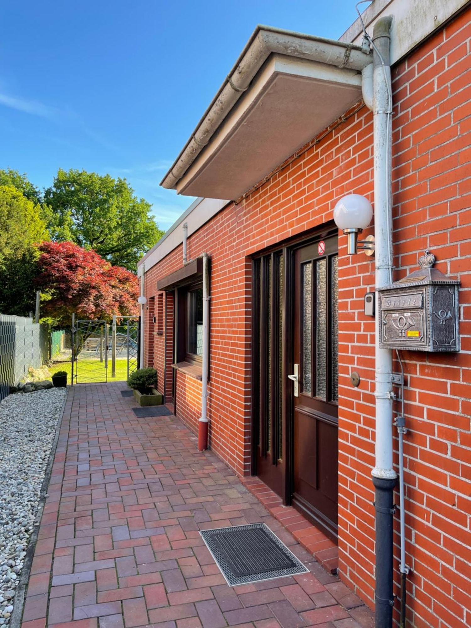 Ferienwohnung Im Erdgeschoss Mit Eingezaeunten Garten Und Terrasse Aurich Exterior photo