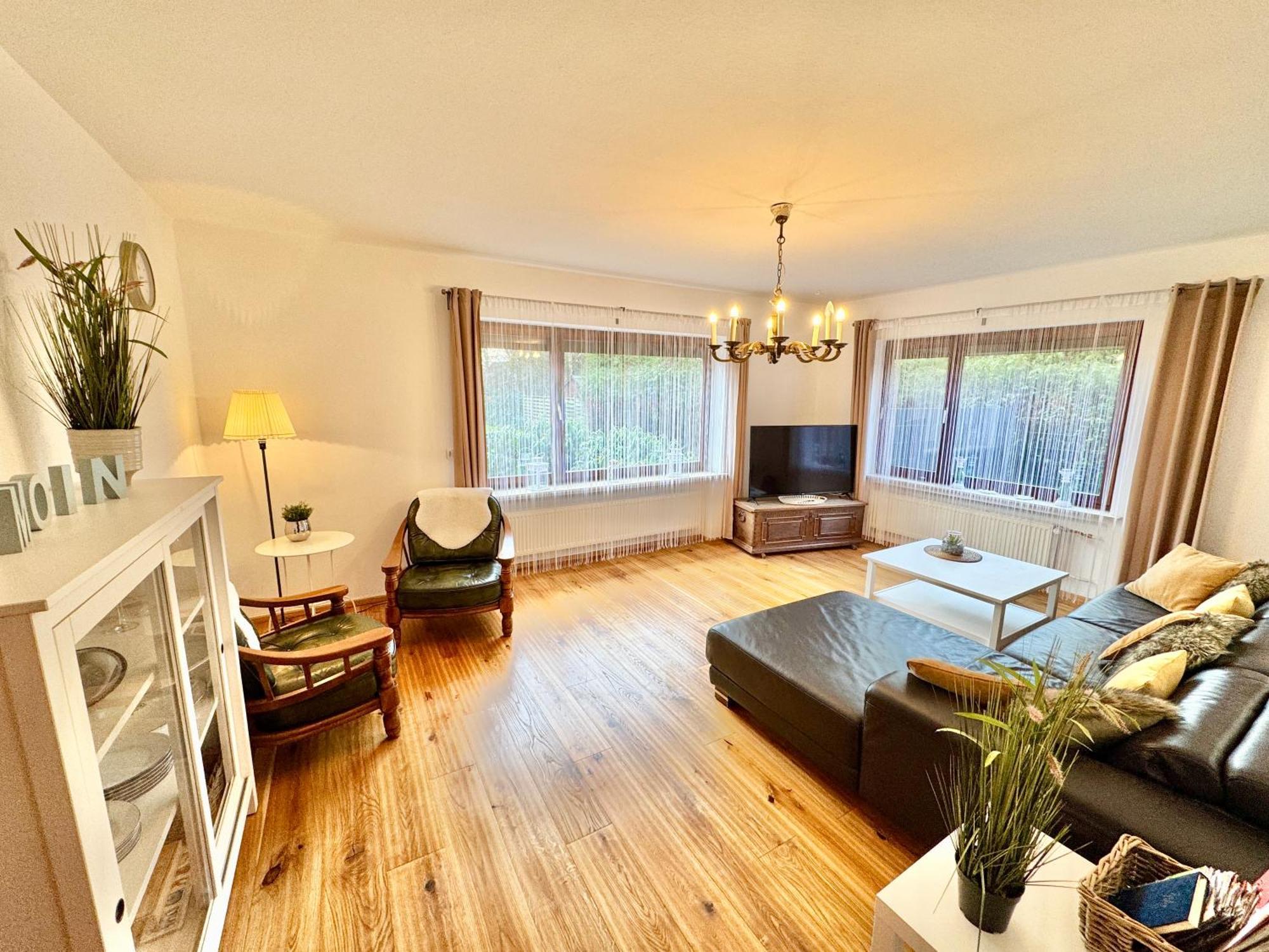 Ferienwohnung Im Erdgeschoss Mit Eingezaeunten Garten Und Terrasse Aurich Exterior photo