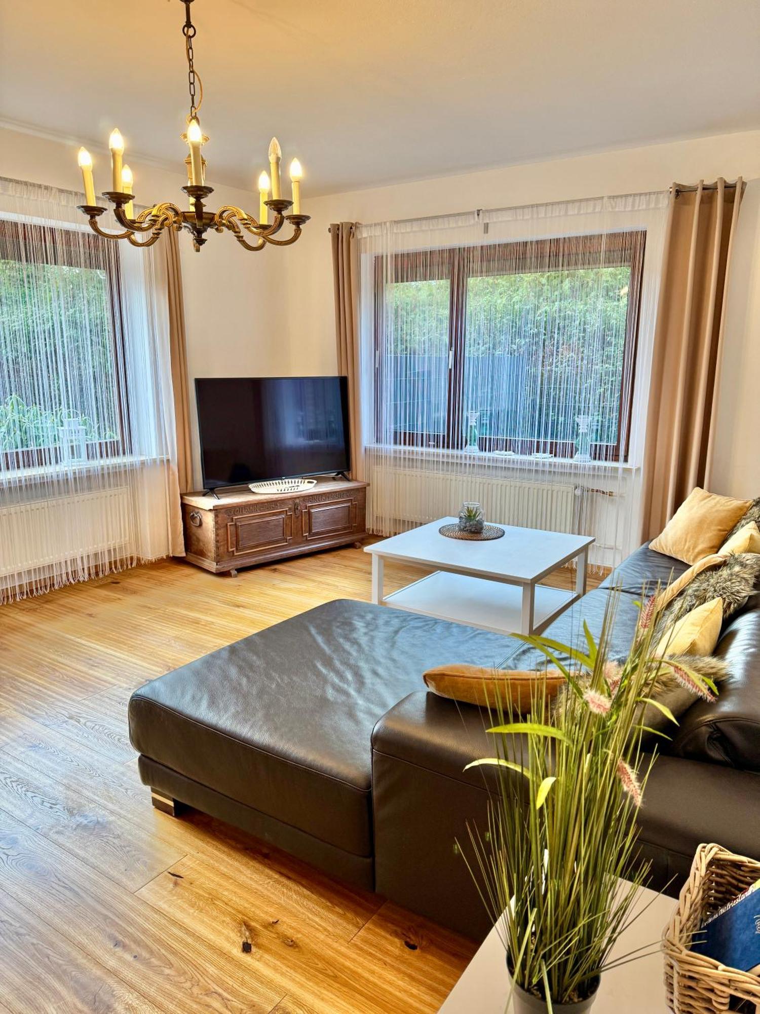Ferienwohnung Im Erdgeschoss Mit Eingezaeunten Garten Und Terrasse Aurich Exterior photo