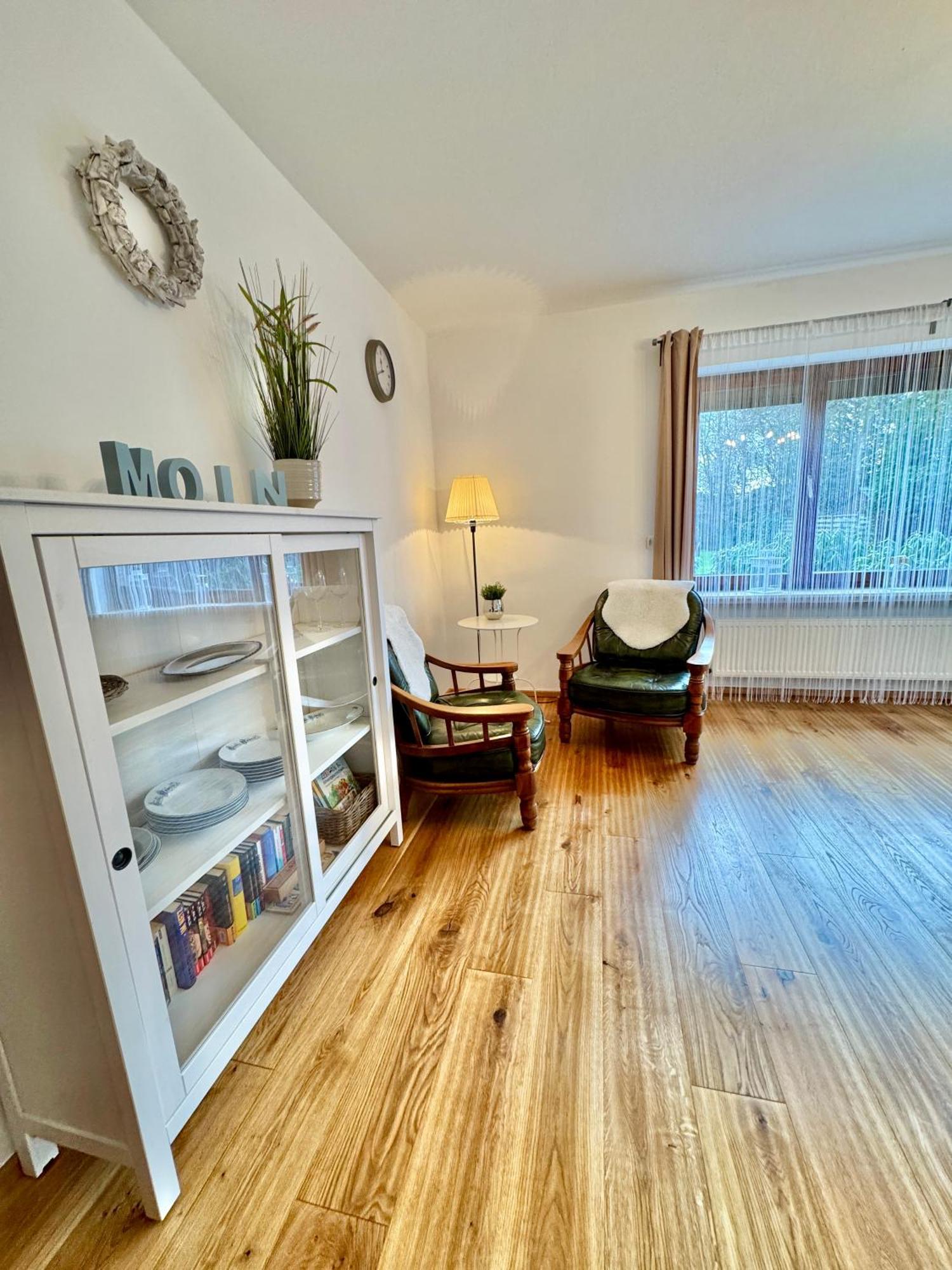 Ferienwohnung Im Erdgeschoss Mit Eingezaeunten Garten Und Terrasse Aurich Exterior photo