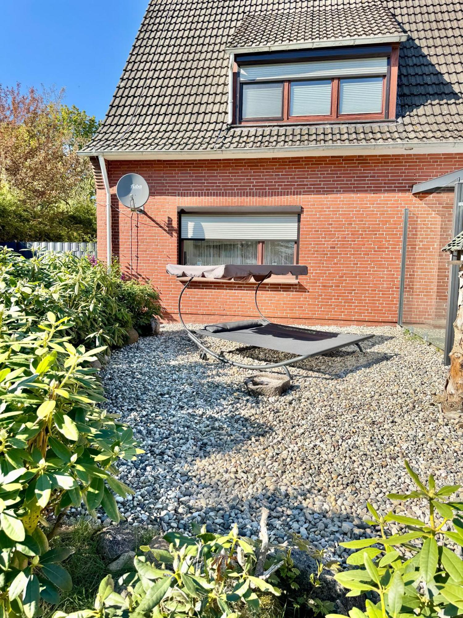 Ferienwohnung Im Erdgeschoss Mit Eingezaeunten Garten Und Terrasse Aurich Exterior photo