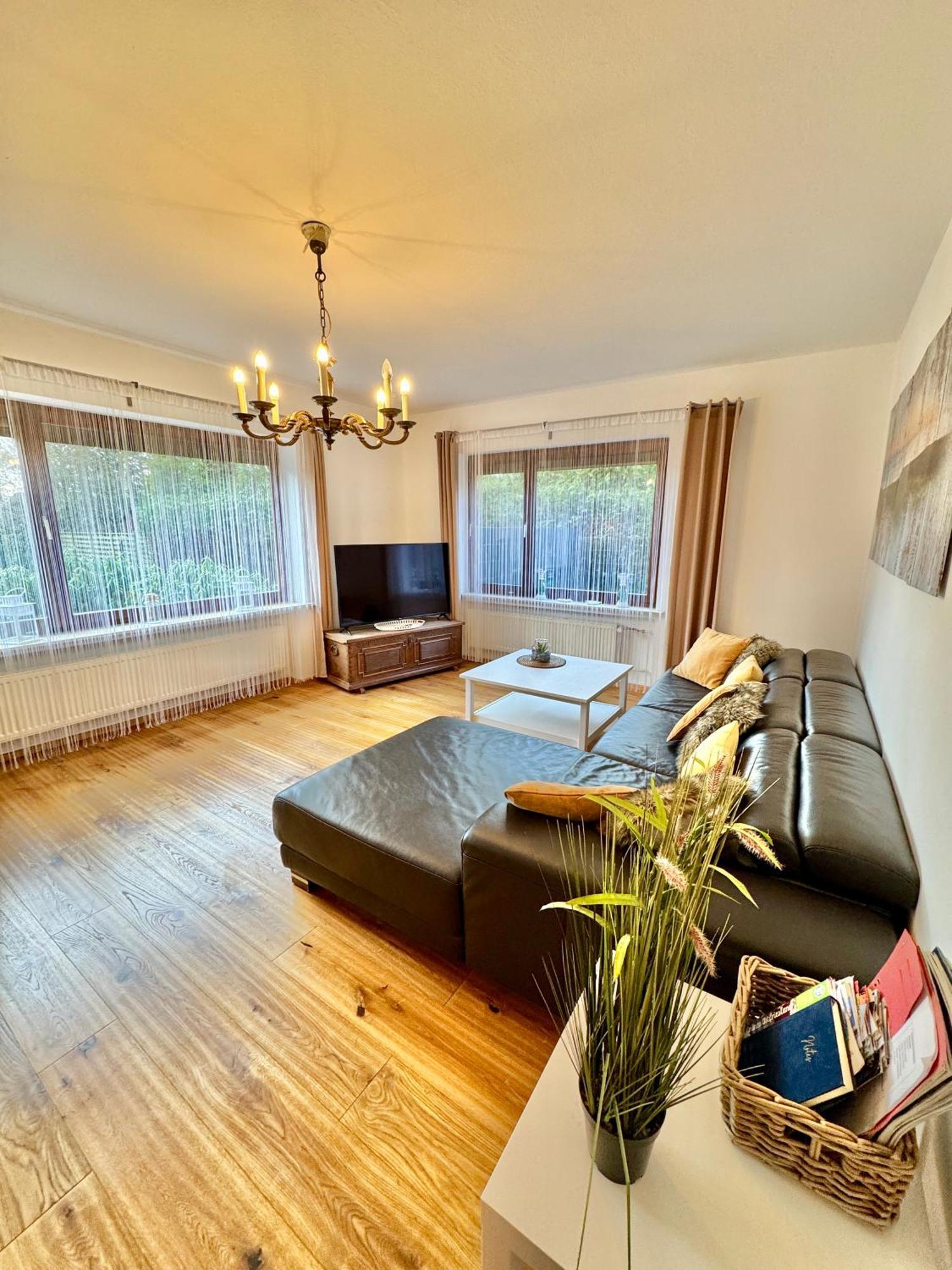 Ferienwohnung Im Erdgeschoss Mit Eingezaeunten Garten Und Terrasse Aurich Exterior photo
