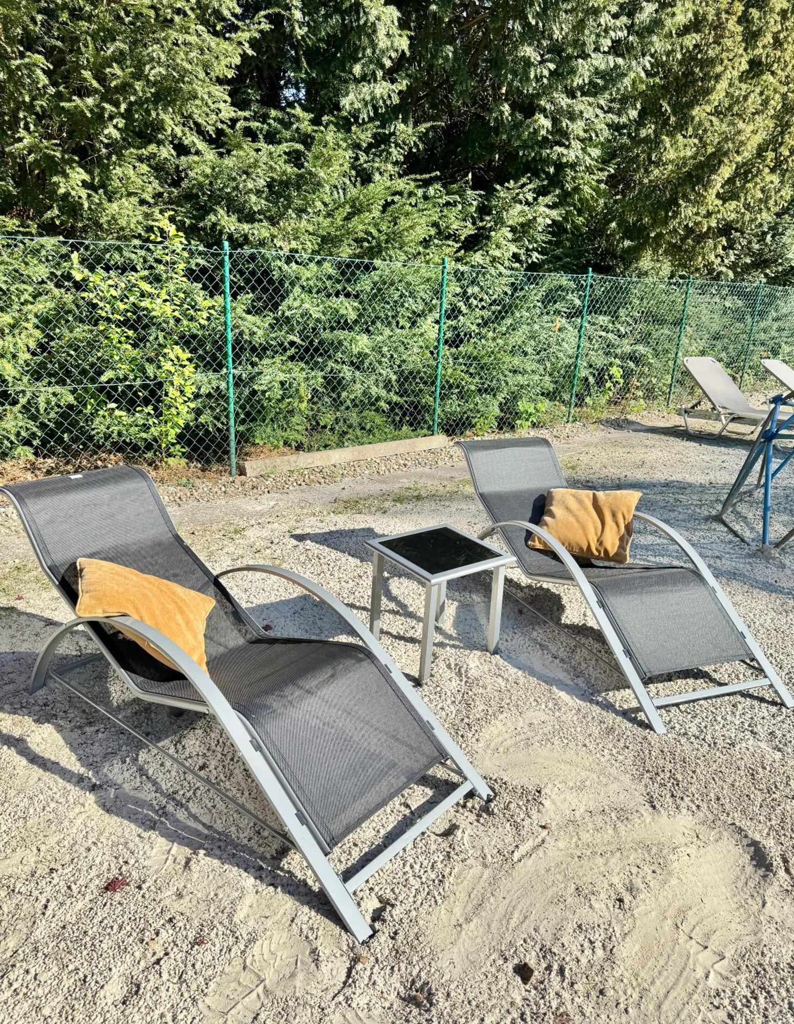 Ferienwohnung Im Erdgeschoss Mit Eingezaeunten Garten Und Terrasse Aurich Exterior photo
