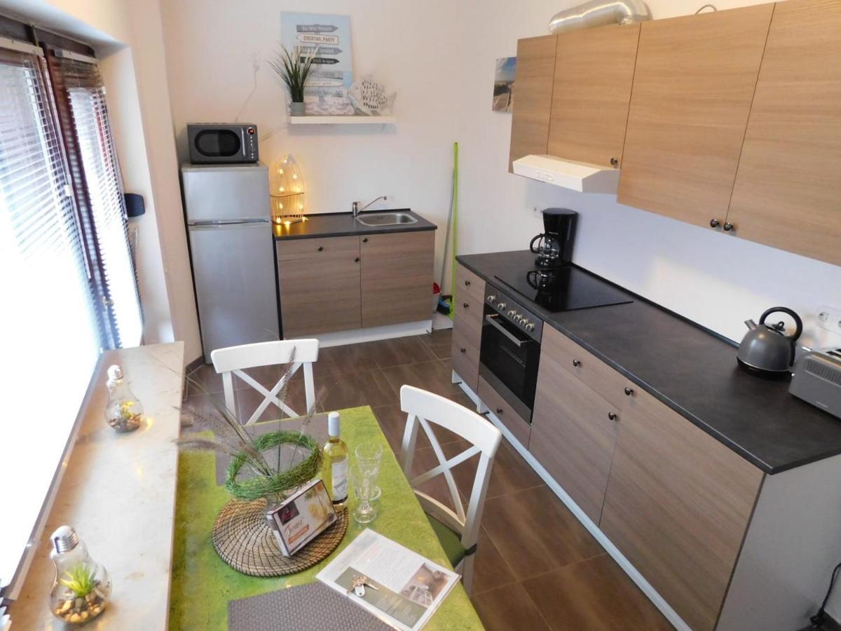 Ferienwohnung Im Erdgeschoss Mit Eingezaeunten Garten Und Terrasse Aurich Exterior photo